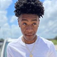 Diamond Lyons's Instagram, Twitter & Facebook