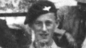 Soldaat krijgt na 73 jaar naam bij zijn graf in Oosterbeek