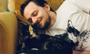 🚨 TW: Pet Loss 🚨 My sweet kitty, Saimy, passed peacefully today and is  back in the arms of my grandmother, Ginny. I'm heartbroken and devastated.  But my roommate and I gave