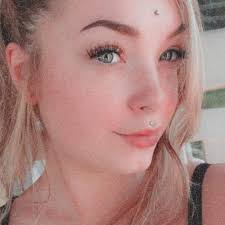 Everyone meet Hanna! She is kicking off the opening of the Adorn  microblading services starting 12/1! ✨✨ Hanna is certified in Microblading,  powder brows, ombré brows etc.. To celebrate our microblading room