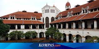 Lawang sewu is a very important place in semarang and for many years tourists have been returning to semarang only to have a glimpse of this amazing place here. Berapakah Jumlah Sebenarnya Pintu Di Lawang Sewu