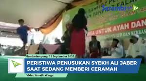 Syekh ali jaber sendiri merupakan pecinta sepakbola. Video Peristiwa Penusukan Syekh Ali Jaber Di Masjid Afaludin Tamin Sukajawa Bandar Lampung Serambi Indonesia