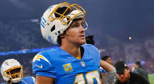 Justin Herbert Is Getting Roasted After New Photo Shows The Cringeworthy  Thing He Did While Kissing Madison Beer On The Sideline