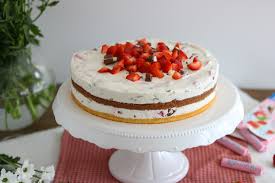 Loading raffaello kuchen ohne backen.ganz einfach. Sommerkuchen Yogurettetorte Oder Auch Erdbeer Straciatella Torte Bakinglifestories