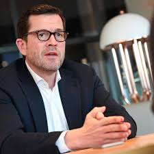Die union diskutiert über den richtigen kanzlerkandidaten. Karl Theodor Zu Guttenberg Fur Ihn Kommt Nur Ein Kanzlerkandidat In Frage Politik