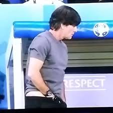 Der bundestrainer hat gut lachen: Em 2016 Ekel Video Von Joachim Jogi Low Hand In Der Hose Anschliessend Geruchstest Fussball