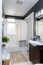 A Chicago Condo Is Modernized But Its Charm Remains Bathrooms Remodel House Bathroom Bathroom Renovations