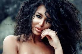 Sarah Walz's Instagram, Twitter & Facebook