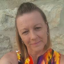 We all have a guilty pleasure , or maybe even more than one. One of mine is  definitely cheesecake, I have spent the week out dropping homemade  cheesecakes to my clients teams