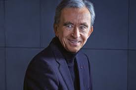 Bernard Arnault ultrapassa Elon Musk e volta a ser o mais rico do mundo