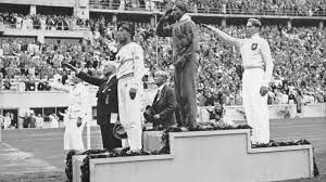 Berlin won the bid to host the games over barcelona at the 29th ioc session on 26 april 1931. Olympische Spiele 1936 Owens Triumph Vor Hitlers Augen Politik Sz De