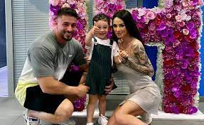 Invitată în emisiunea „teo show, roxana vancea a anunțat că urmează să devină mamă! Roxana Vancea Este InsÄƒrcinatÄƒ Cu Primul Copil Gestul FÄƒcut De SoÈ›ul Ei Cu 7 Luni Inainte Tvmania Ro