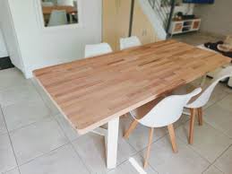 Nous proposons principalement des tables en vous recherchez une table à manger originale et facile d'entretien ? Table Avec Plateau En Bois Massif Sur Mesure Table Salle A Manger Salle A Manger Decoration Maison