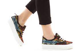 Myctc.fr rassemble des passionnés de la mode, de la chaussure et de la maroquinerie et leur propose des services gratuits : Shopping Mode Les Chaussures Du Printemps 2015