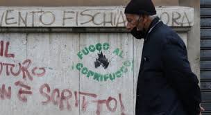 Torna l'autocertificazione per muoversi durante il coprifuoco, alcuni governatori impongono la didattica a distanza per le scuole superiori. Coprifuoco E Scontri A Napoli Il Procuratore Cafiero De Raho Asse Tra Clan E Estremisti E Rischio Emulazione Il Mattino It