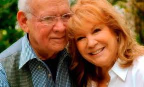 Murió Pedro de León, esposo de Vikki Carr