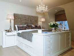 Dresser At The End Of The Bed Instead Of A Foot Board Creates Maximum Space In A Tight Room Apartment Loft Interiordesign Deco Home Home Bedroom Home Decor