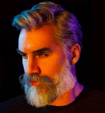 Uomo anni 50 caschetto corto mosso con frangia, capelli corti dritti, tagli di capelli. Tagli Maschili Di Tendenza Pompadour Il Taglio Per Uomo Che Torna Sempre Di Moda Donne Sul Web