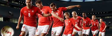 Football sportive en ligne des catégories, ligues de compétitions et challengers. Credit Icon Worldwide Credit Suisse Football Marketing Campaign Football