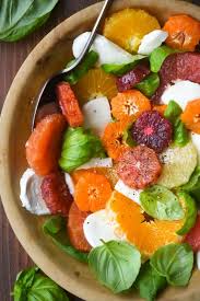 Citrus Caprese Salad Is The Perfect Winter Variation Of A Summer Classic Avec Images Recettes De Cuisine Recettes De Plat D Accompagnement Nourriture D Ete