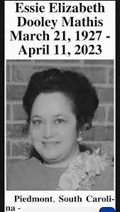 Carolina Mathis's Instagram, Twitter & Facebook