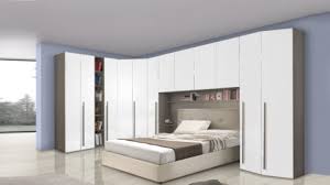 Camera da letto 15 mq con cabina armadio in cartongesso, legno, ante scorrevoli e apertura rotonda in vetro, mensola triangolare e letto inclinato, a. Camera Da Letto Con Cabina Armadio Archivi Af Selezioni Di Arredamento