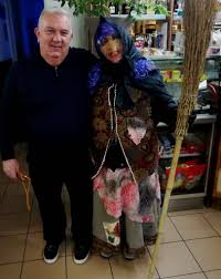 Befana vestidos novia alta costura, taller de tocados. Il Maltempo Non Ferma La Befana Successo La Festa Ad Albavilla Erbanotizie