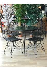 Bahçe, balkon ve teras gibi açık alanlarınızda kullanabileceğiniz birbirinden şık ve kaliteli rattan, enjeksiyon rattan, ahşap ve plastik masa modellerini burada bulabilirsiniz. Yuvarlak Masa Fiyatlari Ve Modelleri