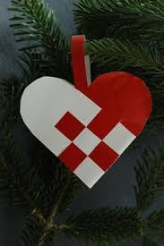 The Braided Heart Is A Traditional Danish Christmas Decoration Not Only Are They Prett Christmas Hearts Paper Christmas Decorations Paper Christmas Ornaments
