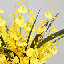 Como o próprio nome sugere, o girassol é conotado com a luz do sol na forma. Arranjo De Flores Artificiais Amarelas No Vaso Prateado Linha Permanente