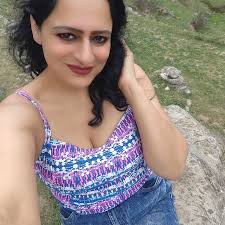 I am a proud woman who believes in confidence born with kindness and  empathy 🙏