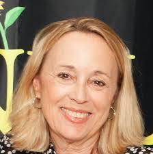 Kerry Broderick's Instagram, Twitter & Facebook