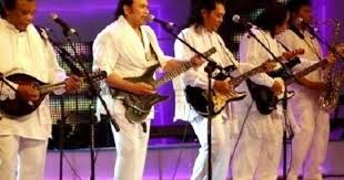Gendang kendang, kendhang, atau gendang adalah instrumen dalam gamelan jawa tengah yang salah satu fungsi utamanya mengatur irama. Pengertian Musik Dangdut Beserta Ciri Ciri Dan Alat Musiknya Lengkap Musikpopuler Com