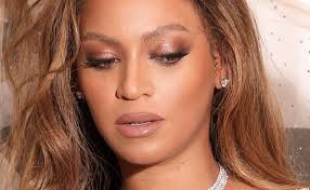 Sir John Top Tips For Hooded Eye Makeup