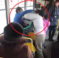5.cu dragoste si durere mereu esti in inimile noastre. Doi Copii Se Bat Cu SÄlbÄticie Intr Un Tramvai Mdi Tv