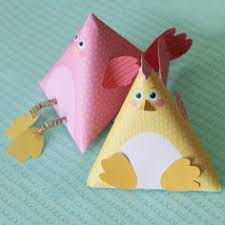Creer Et Customiser Des Cocottes Berlingots Diy De Paques Paques Boites Berlingot