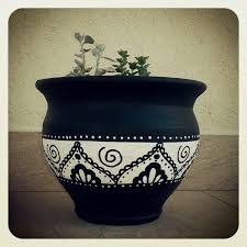 Black And White Flower Painting Ideas Relaterad Bild Flower Pots Painted Flower Pots Pottery Painting Designs