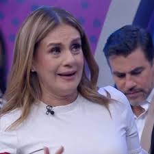 Video: Flor Rubio rompe en llanto tras jugar 'Sin Palabras' en Venga la  Alegría