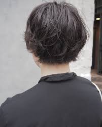 短めボブでさっぱり クール ピュアがミックスされたヘアスタイル特集 folk ヘアスタイル パーマ ウェーブ ボブ