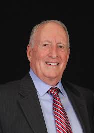 Lee Beecher's Instagram, Twitter & Facebook