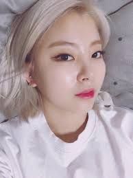 kim joo mi 김주미 also known as zuny 주니 of ladies code 레이디스 코드 she s so incredibly gorgeous i love how amazing she short blonde hair white blonde lady