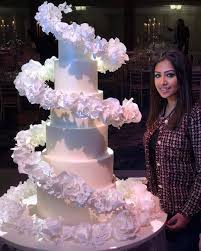 Modern Wedding Cakes All On Instagram Regrann From Cremedelacakes Tonight In Extreme Cak Extreme Wedding Cakes Wedding Cake Maker Modern Wedding Cake