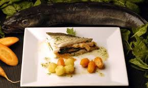 Servir el pescado abundante salsa y cilantro picado. Pin En Cocinar Pescado Blanco