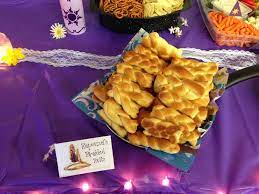 Iron skillets to serve party food for tangled birthday party! Rapunzel Tangled Birthday Party Ideas Photo 16 Of 37 Catch My Party