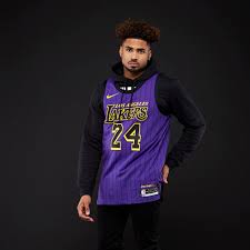 He appropriately outfitted the lakers with black jerseys that featured a snakeskin print as an ode to his black mamba persona. Lakers Jersey Outfit Off 75 Welcome To Buy