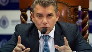 Rafael Vela: “Uno se vuelve enemigo de gente con mucho poder”