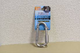 海外旅行に便利な100均グッズ ダイソー セリア キャンドゥの圧縮袋やカラビナ ネックピロー カラビナ 100均 便利
