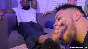 Man Walks in on Foot Worshipping Fun [Video]