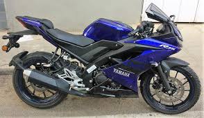 It is available in 4 variants and 5 colours. Yamaha R15 V3 Price In India Mileage Top Speed Features Specs