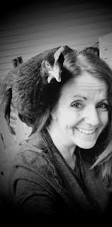 Ms. Chicken our blind chicken making sure we are putting our outdoor  furniture together correctly. Never a dull moment around here! 🐔